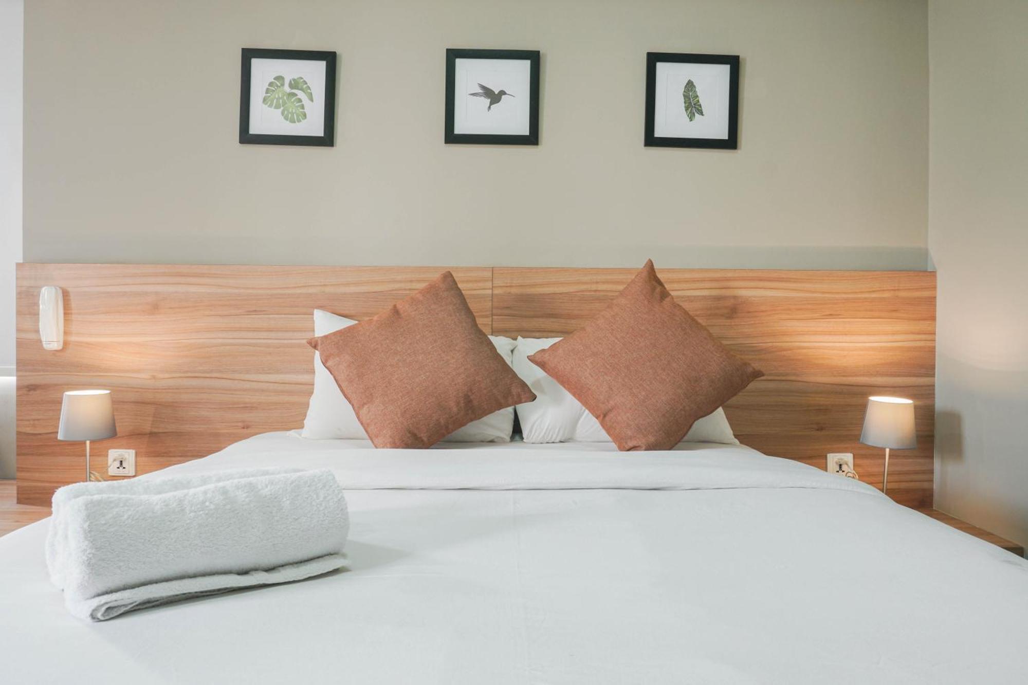 Minimalist And Cozy 1br At Mustika Golf By Travelio * Bekasi
